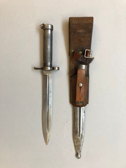 Lot de deux baïonnettes suédoises Mauser...