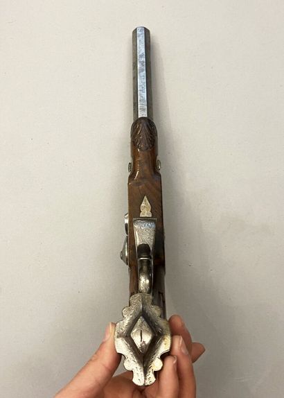 Large percussion pistol with lock at the...