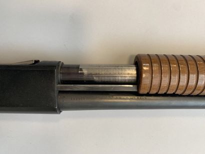 Fusil à pompe Fabarm calibre 12. Arme n°649052....