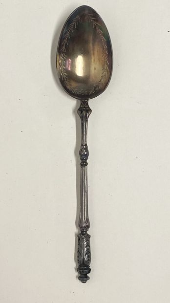 Six cuillères à café en argent.
P: 67 g.