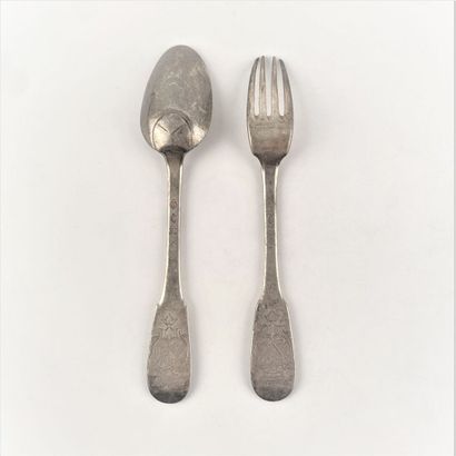 Couvert en argent, modèle uniplat, armoriés..
M.O....