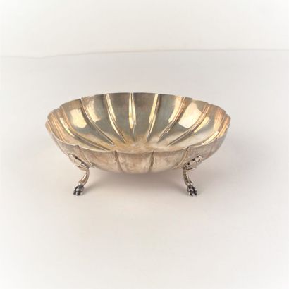 Coupe ovale melonnée reposant sur quatre...