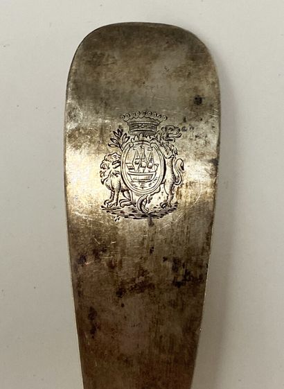 Cuillère à ragout en argent.
P: 192 g.