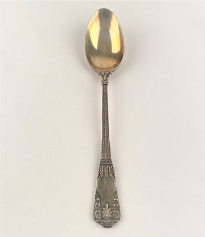 Douze cuillères à dessert en argent, décor...