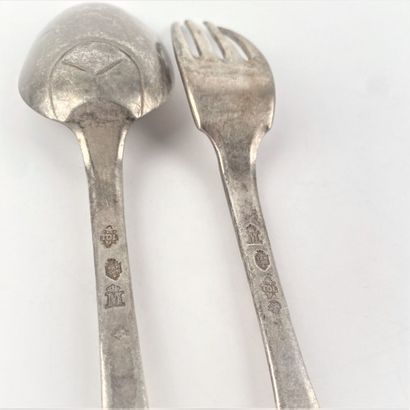 Couvert en argent, modèle uniplat, armoriés..
M.O....