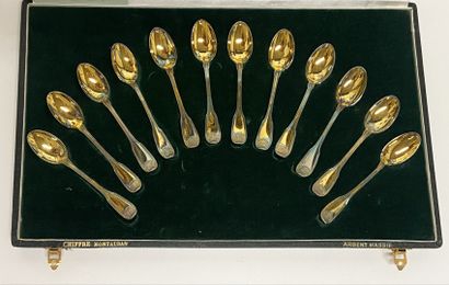 Douze cuillères à café en argent.
P: 190...