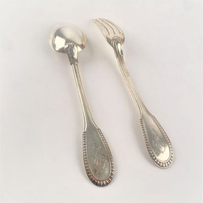 Douze couverts en argent, décor godronné,...