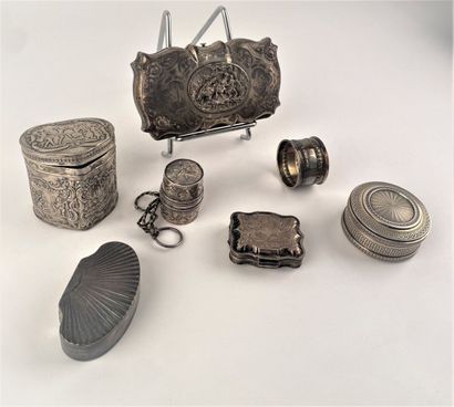 Ensemble d'objets en argent comprenant une...