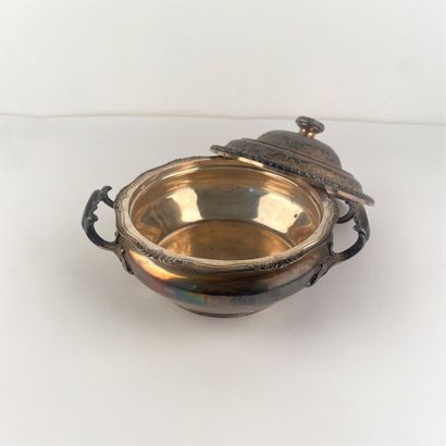 Légumier en argent, chiffré 