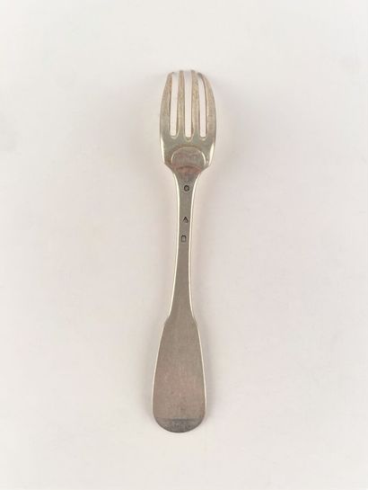 Trois fourchettes en argent modèle uniplat,...