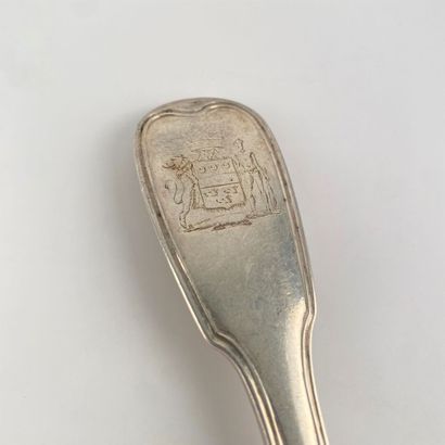Quatre fourchettes et quatre cuillères dépareillées...