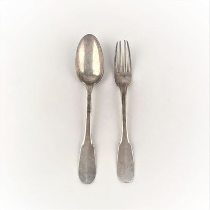 Couvert en argent, modèle uniplat, armoriés..
M.O....