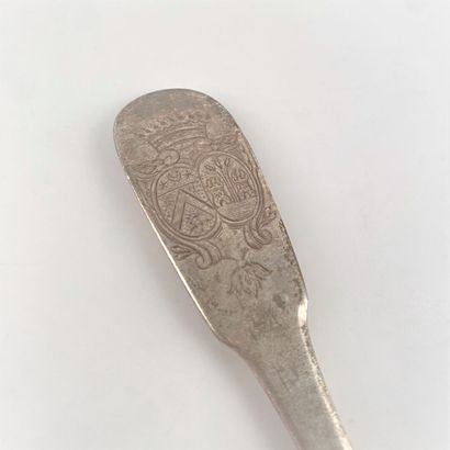 Couvert en argent, modèle uniplat, armoriés..
M.O....