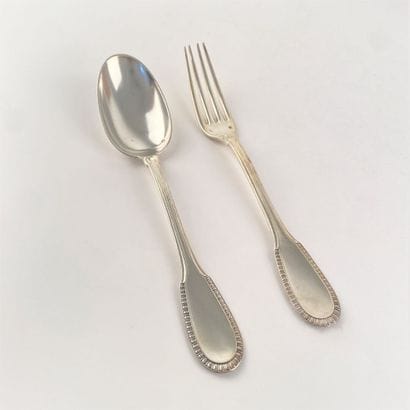Douze couverts en argent, décor godronné,...