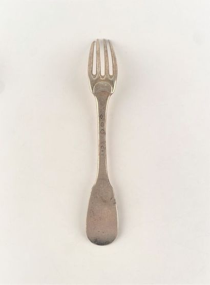 Trois fourchettes en argent modèle uniplat,...