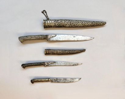 Lot de 3 poignards traditionnels Crétois...