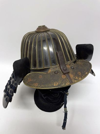 Kabuto japonais époque Edo en laque brune...