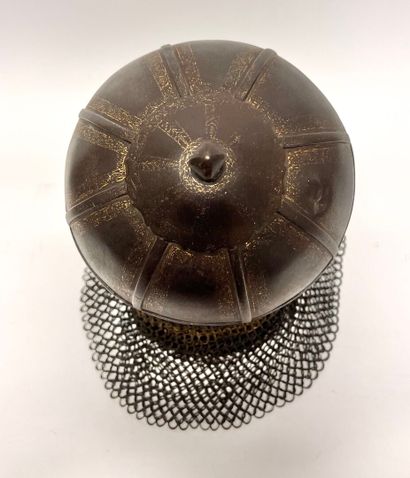 Beau casque indo-persan. Bombe hémisphérique...