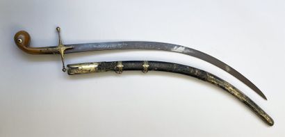 Beau Kilijh perse. Belle lame plate très...
