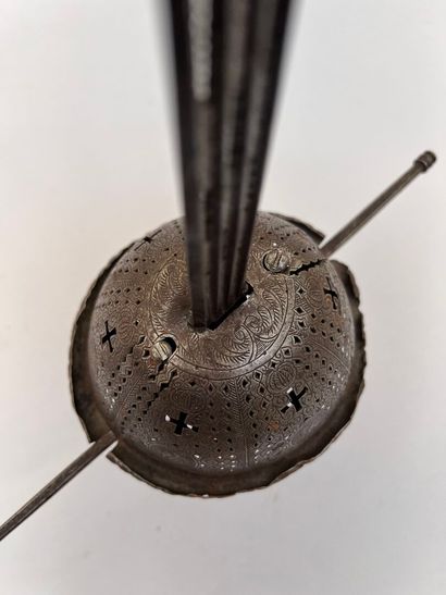 Belle rapière à taza. Longueur totale 1140...