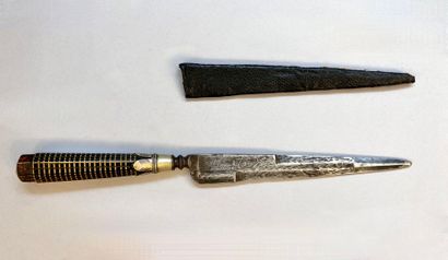 Stylet à la génoise, lame à dos plat épointée...