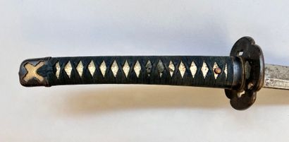 Joli katana. Lame courbe (Koshizori) étroite...
