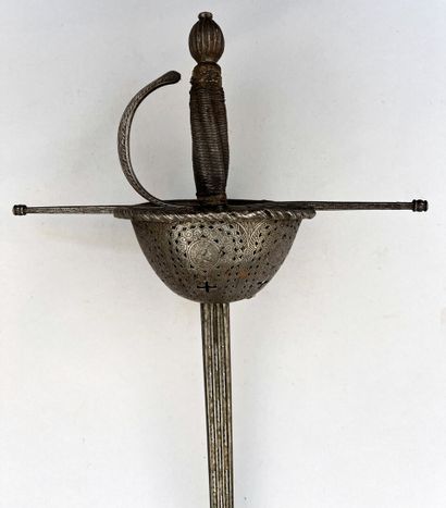 Belle rapière à taza. Longueur totale 1140...