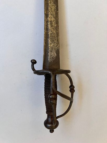 Sabre de troupe à pied. Premier tiers du...