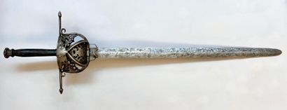 Forte épée cérémonielle ou enseigne. Lame...