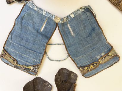 Lot de pièces composites d'une armure japonaise...