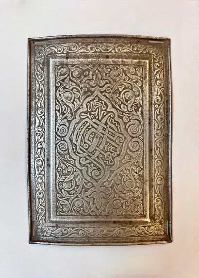 Plates d'armure indo-Persane en fer battu...