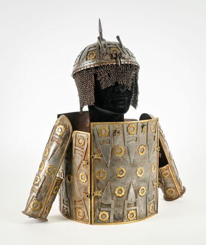 Bel et inusuel ensemble d'éléments d'armure...