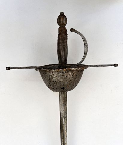 Belle rapière à taza. Longueur totale 1140...