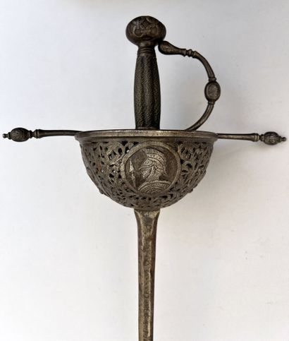 Belle rapière à taza. Longueur totale 1180...
