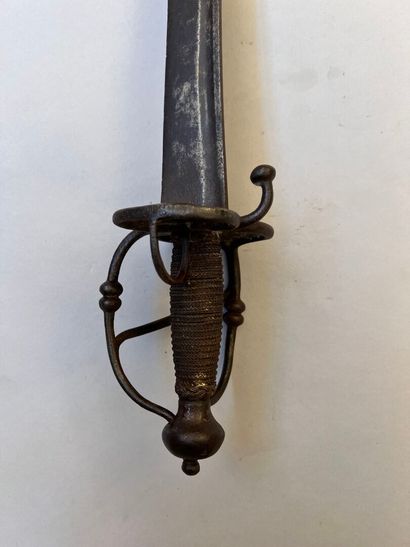 Sabre de troupe à pied. Premier tiers du...
