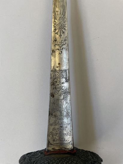 Belle paire d'épées d'escrime de droitier...