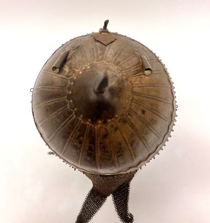 Kulah-Khud Inde Moghole. Bombe emboutie d'un...