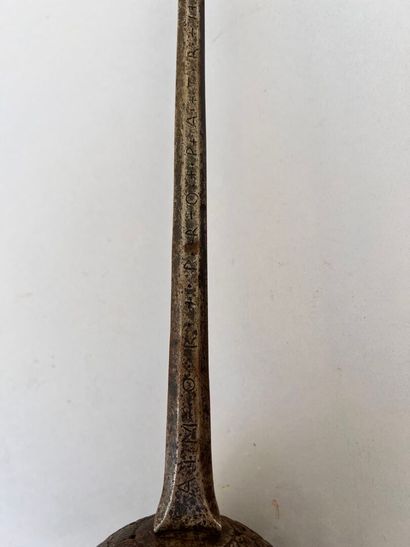 Belle rapière à taza. Longueur totale 1180...