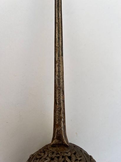 Belle rapière à taza. Longueur totale 1180...