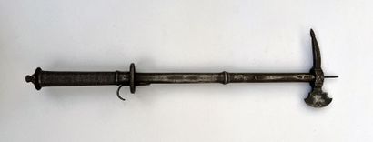 Belle hache d'arme de style médiéval à secret,...