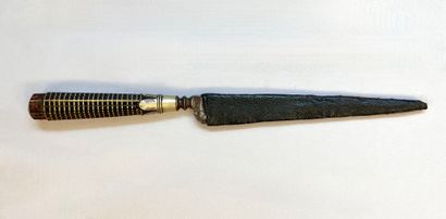 Stylet à la génoise, lame à dos plat épointée...
