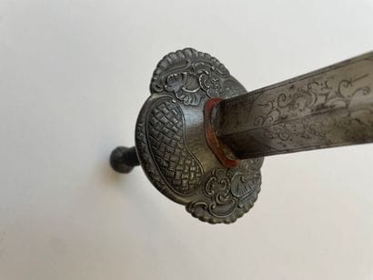 Belle paire d'épées d'escrime de droitier...