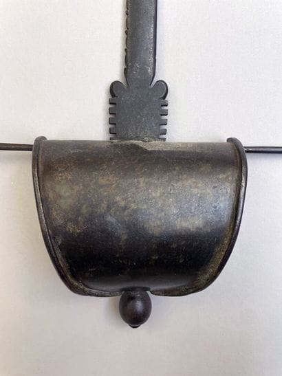 Main gauche de style, fabrication ancienne....