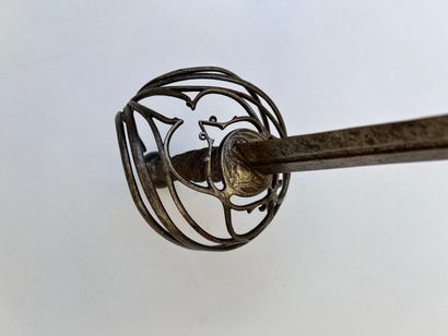 Forte rapière XVIIe. Lame droite à quatre...