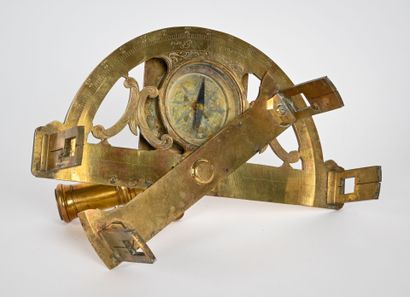 MEURAND PARIS
Graphomètre en bronze doré...