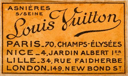 VUITTON, Paris
Malle courrier cuir, poignées,...