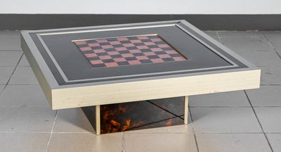 Table basse formant échiquier. Structure...