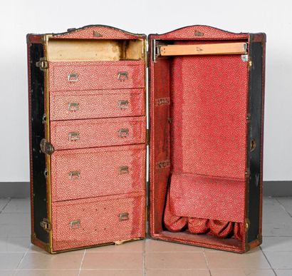 INNOVATION - Malle Wardrobe en fibre laquée...