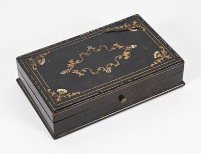Partie de necessaire à couture en métal et...