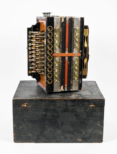 Accordéon german silver reed à décor floral...